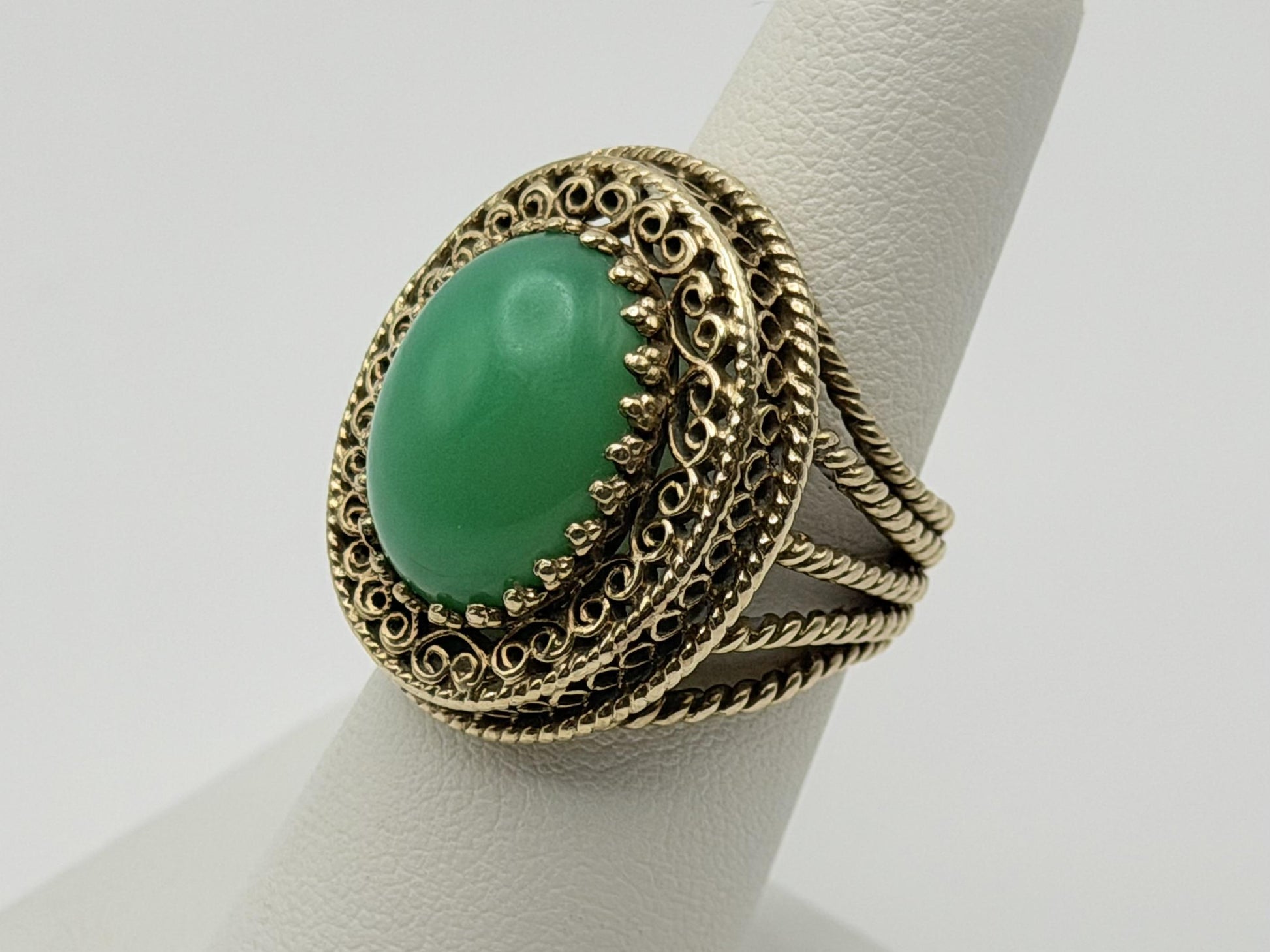 10k Yellow Gold Green Onyx Filigree Cocktail Ring. Ornate Oval Statement Ring.