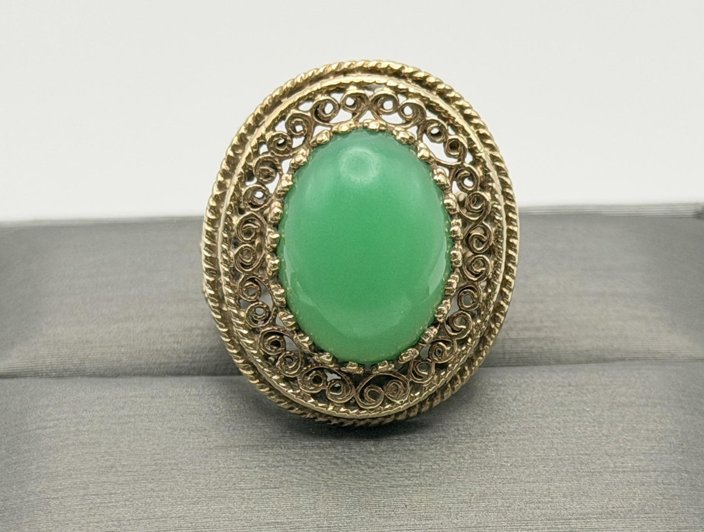 10k Yellow Gold Green Onyx Filigree Cocktail Ring. Ornate Oval Statement Ring.