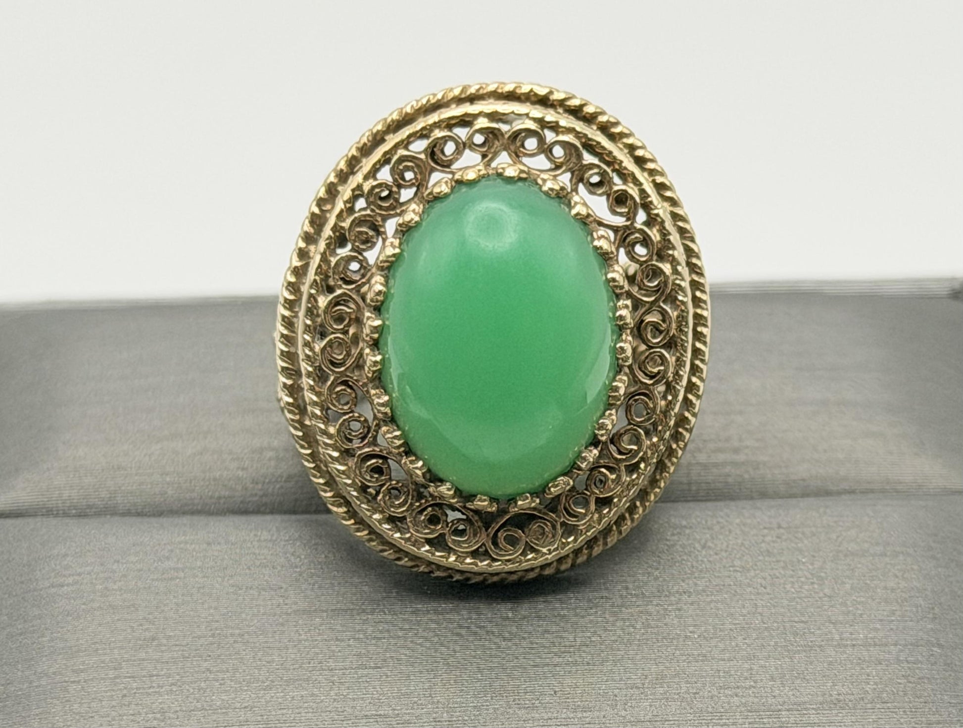 10k Yellow Gold Green Onyx Filigree Cocktail Ring. Ornate Oval Statement Ring.