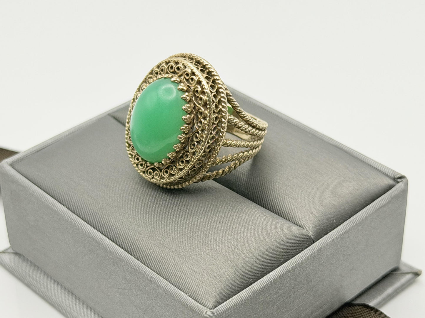 10k Yellow Gold Green Onyx Filigree Cocktail Ring. Ornate Oval Statement Ring.