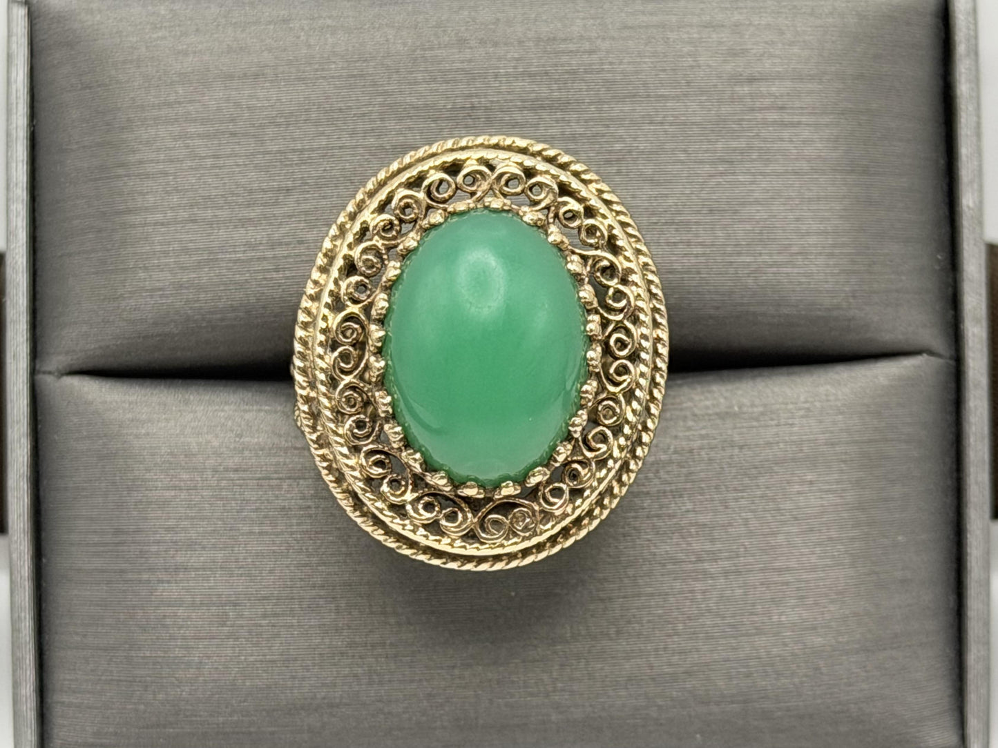 10k Yellow Gold Green Onyx Filigree Cocktail Ring. Ornate Oval Statement Ring.