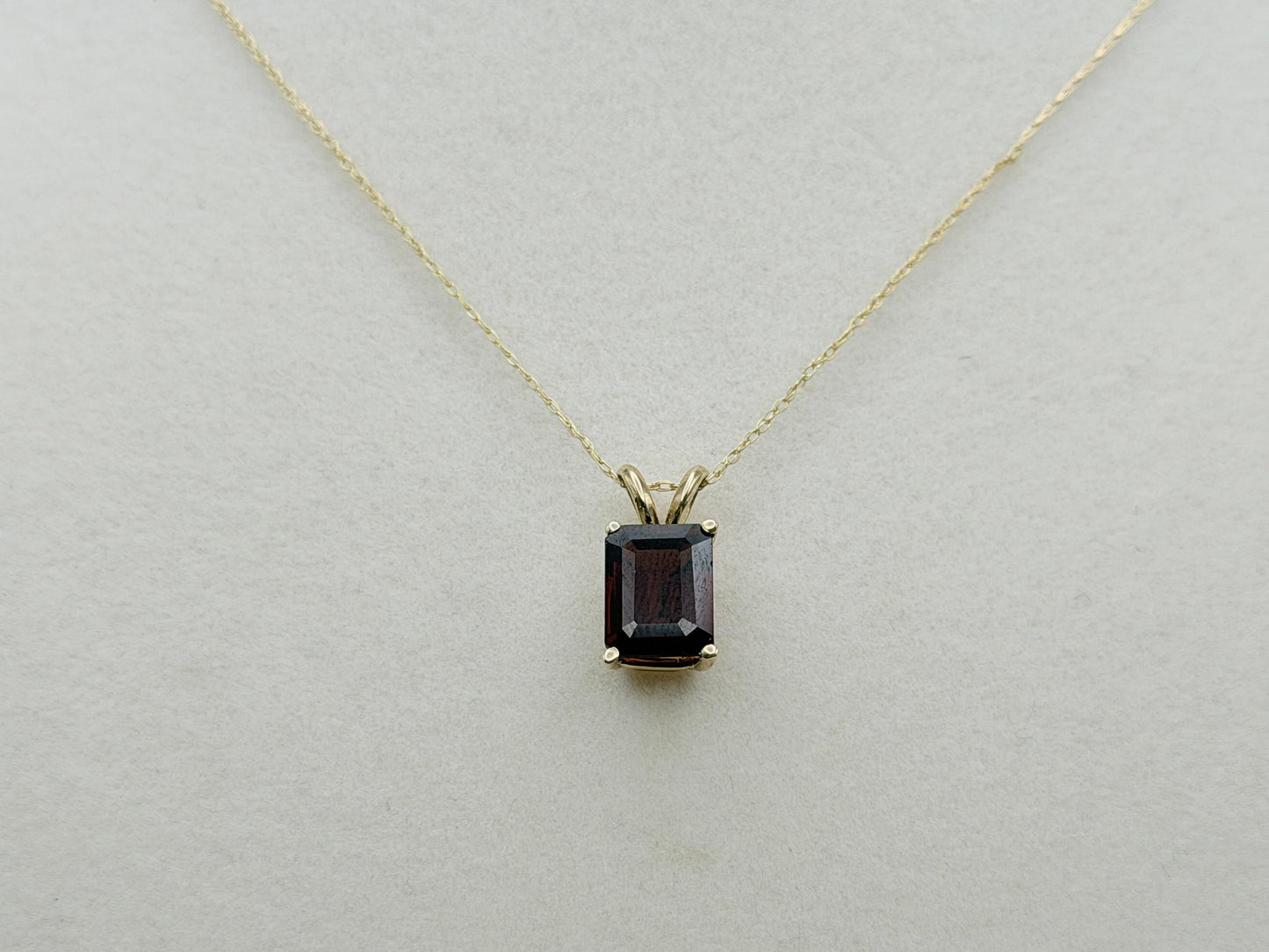 Vintage 10K Yellow Gold Garnet Pendant Necklace Emerald-Cut Garnet 18-Inch