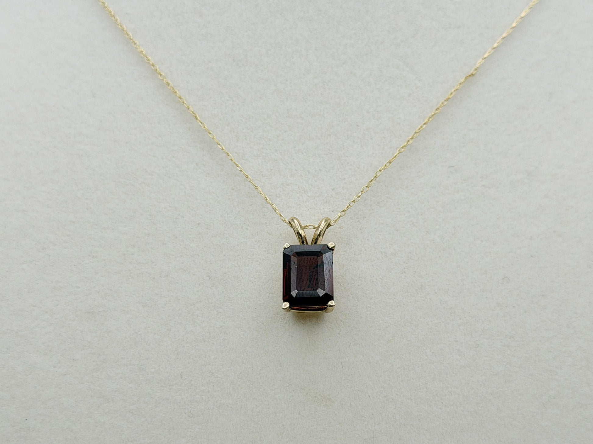 Vintage 10K Yellow Gold Garnet Pendant Necklace Emerald-Cut Garnet 18-Inch