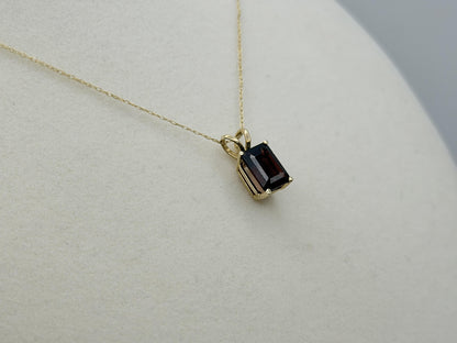Vintage 10K Yellow Gold Garnet Pendant Necklace Emerald-Cut Garnet 18-Inch