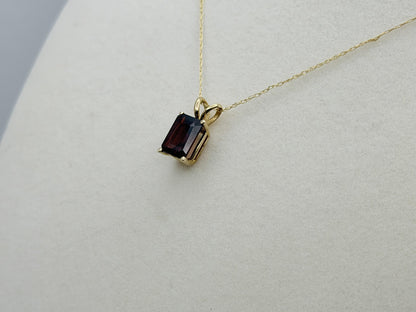 Vintage 10K Yellow Gold Garnet Pendant Necklace Emerald-Cut Garnet 18-Inch