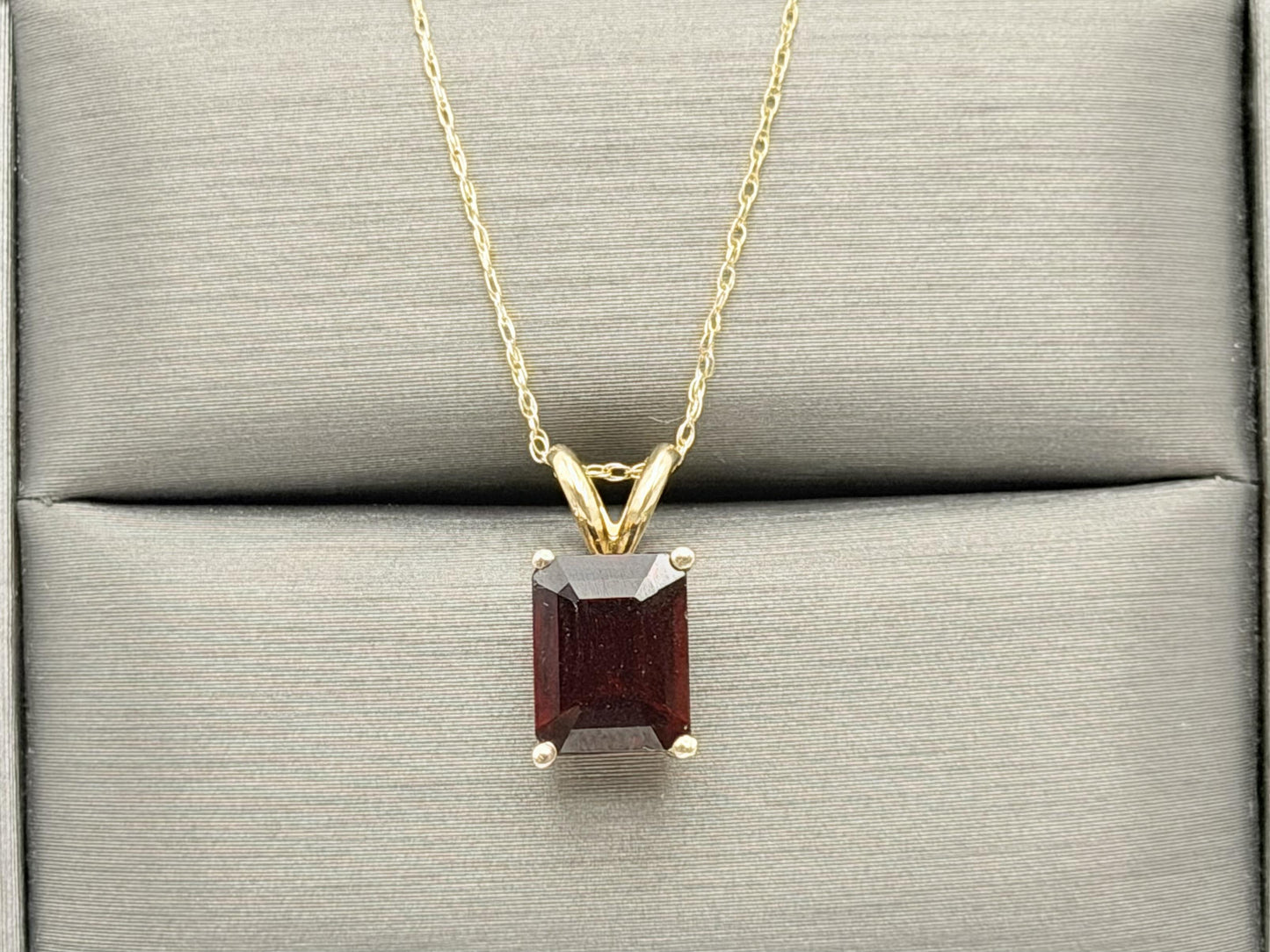 Vintage 10K Yellow Gold Garnet Pendant Necklace Emerald-Cut Garnet 18-Inch