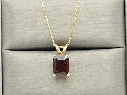 Vintage 10K Yellow Gold Garnet Pendant Necklace Emerald-Cut Garnet 18-Inch