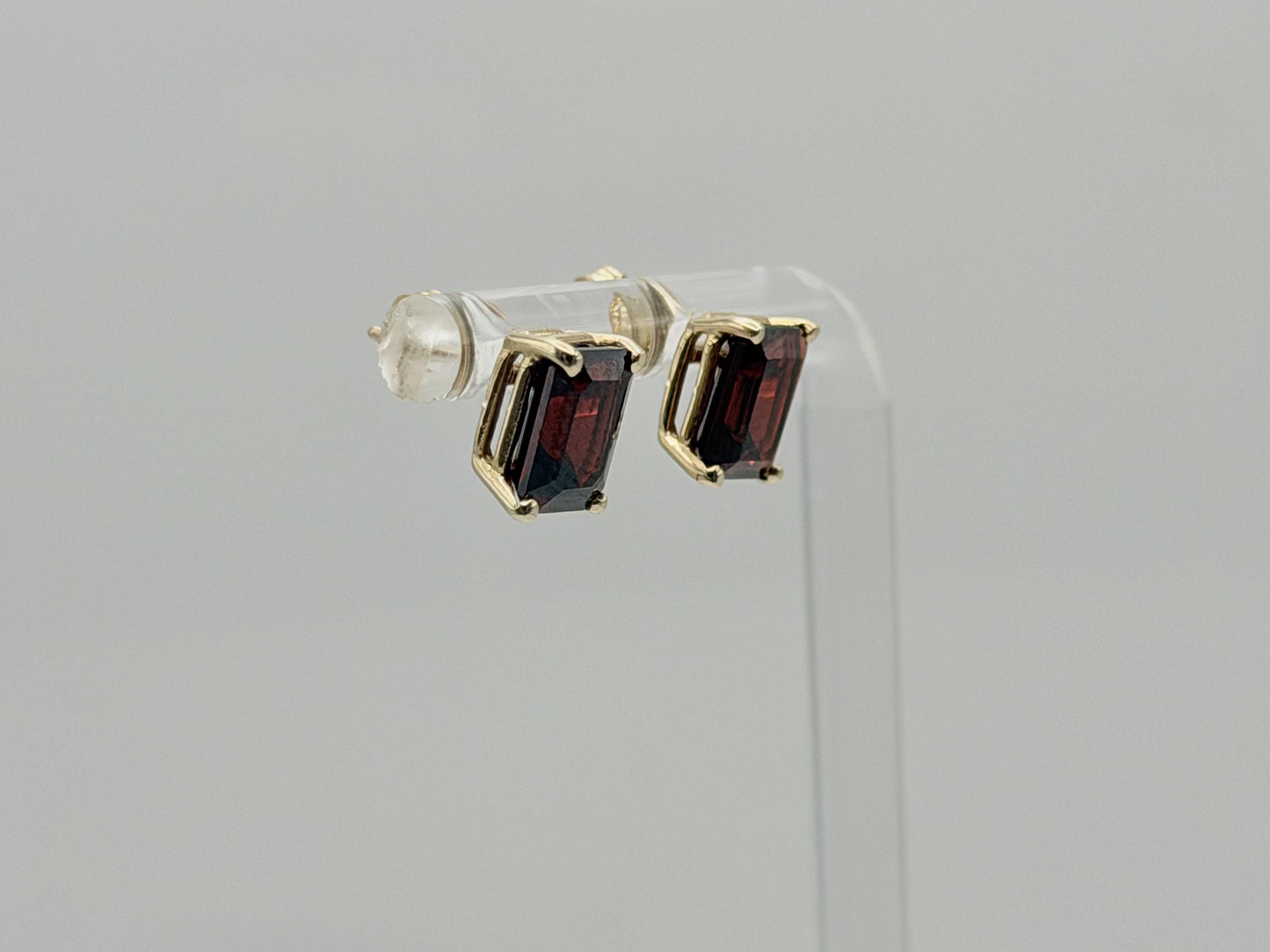 Vintage 10K Yellow Gold Garnet Stud Earrings.Emerald-Cut Red Garnets.