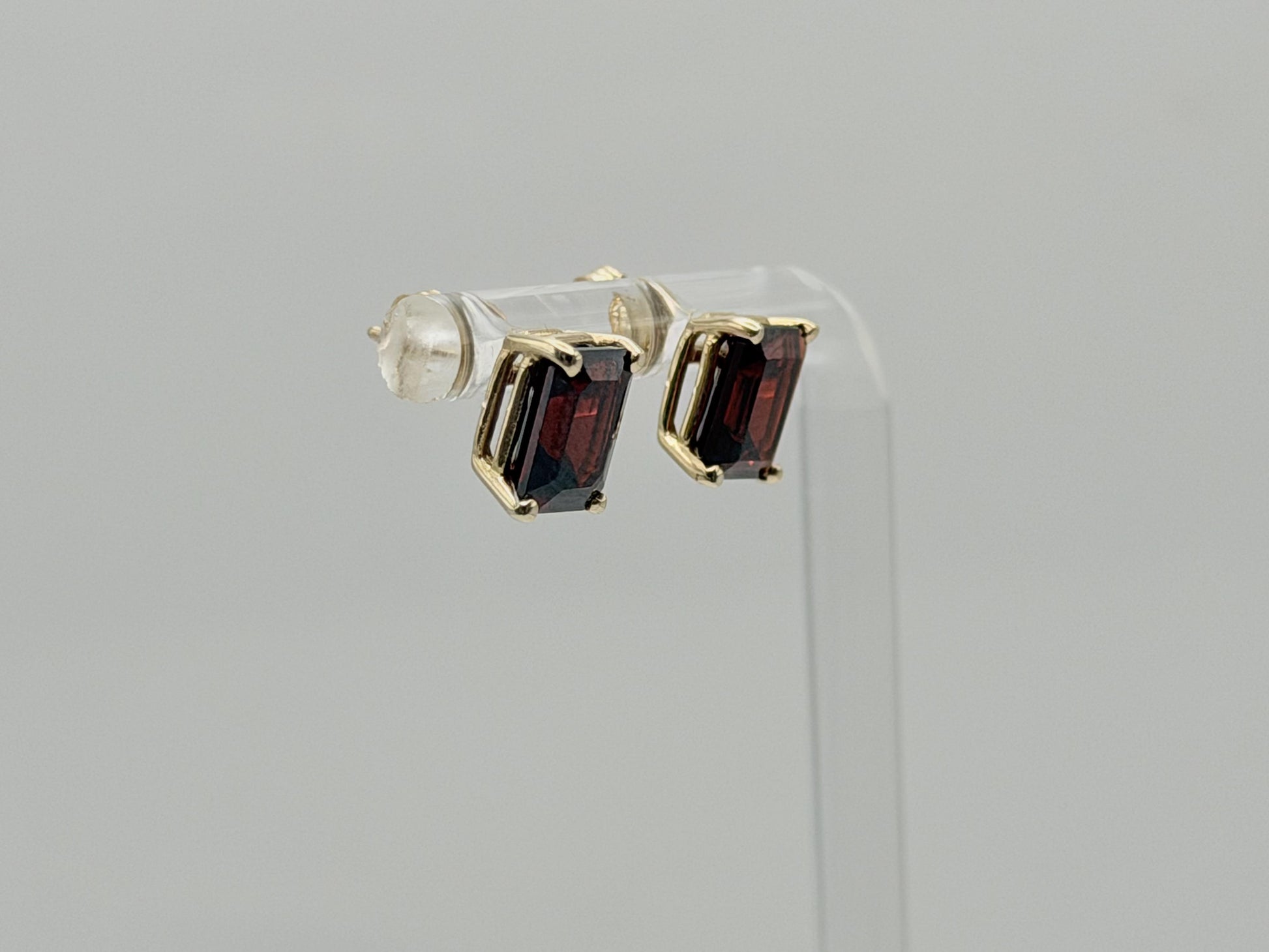 Vintage 10K Yellow Gold Garnet Stud Earrings.Emerald-Cut Red Garnets.
