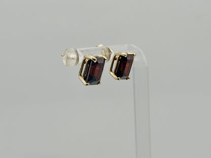 Vintage 10K Yellow Gold Garnet Stud Earrings.Emerald-Cut Red Garnets.
