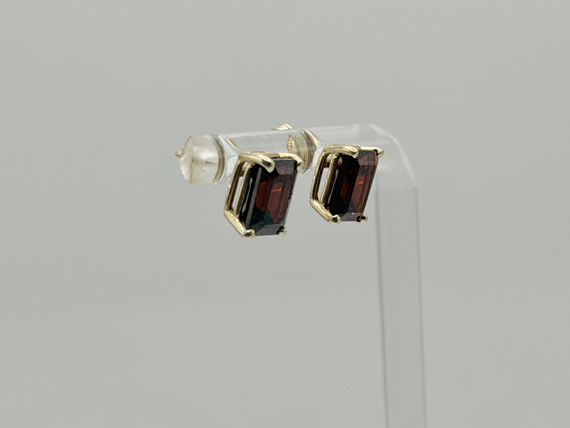Vintage 10K Yellow Gold Garnet Stud Earrings.Emerald-Cut Red Garnets.