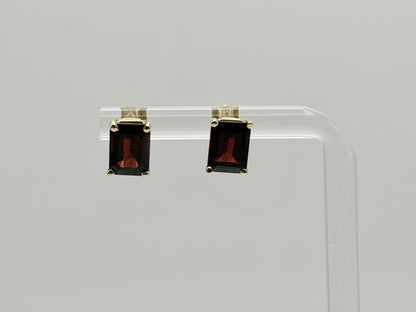 Vintage 10K Yellow Gold Garnet Stud Earrings.Emerald-Cut Red Garnets.