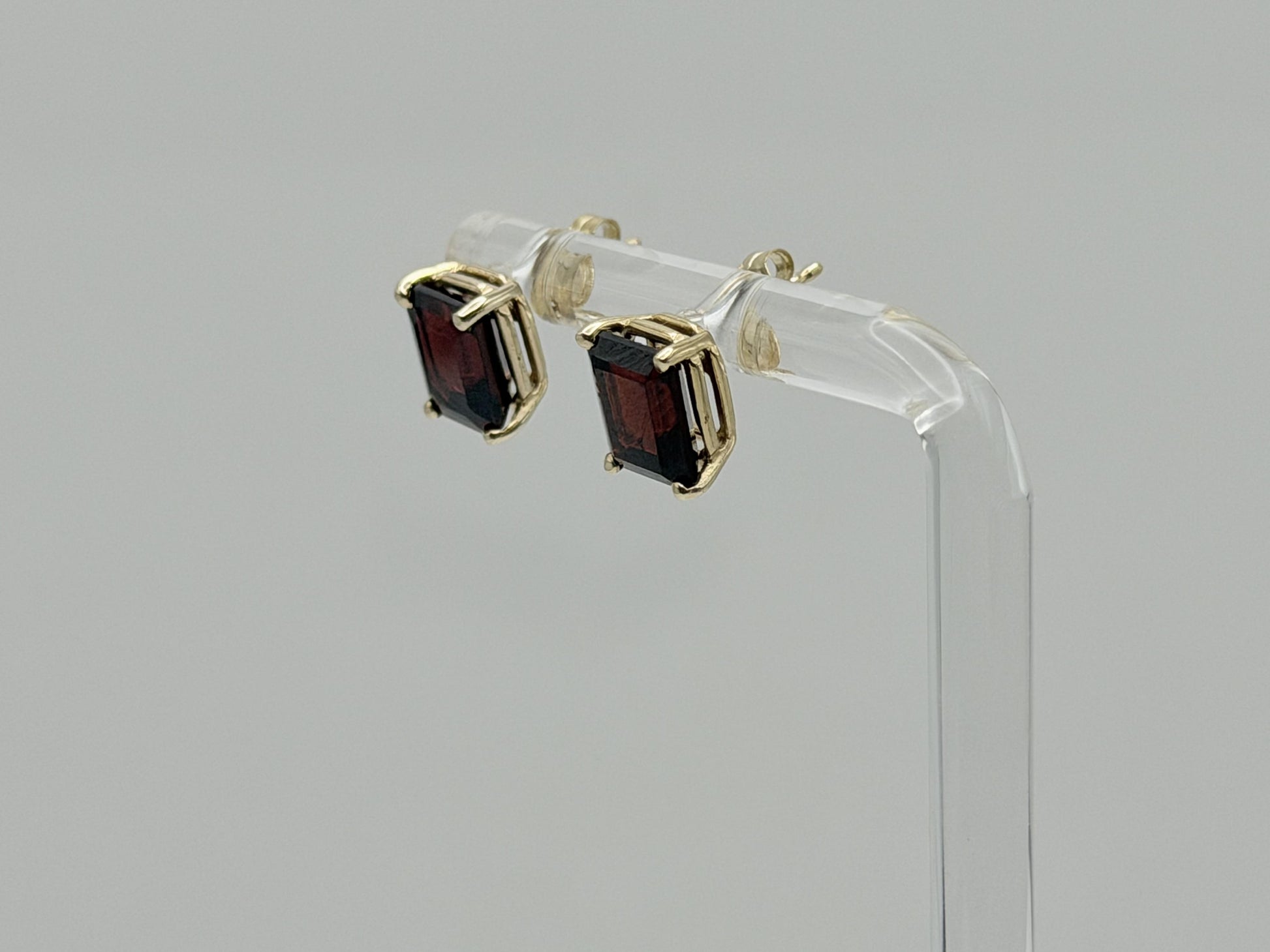 Vintage 10K Yellow Gold Garnet Stud Earrings.Emerald-Cut Red Garnets.