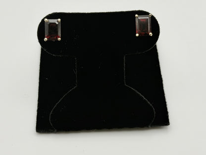Vintage 10K Yellow Gold Garnet Stud Earrings.Emerald-Cut Red Garnets.
