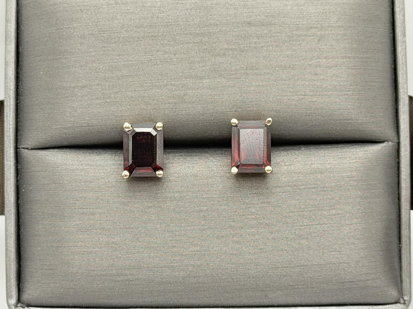 Vintage 10K Yellow Gold Garnet Stud Earrings.Emerald-Cut Red Garnets.