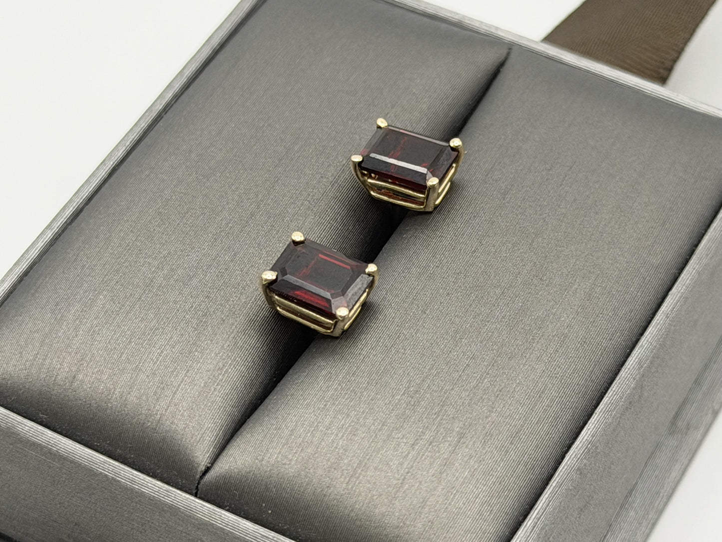 Vintage 10K Yellow Gold Garnet Stud Earrings.Emerald-Cut Red Garnets.