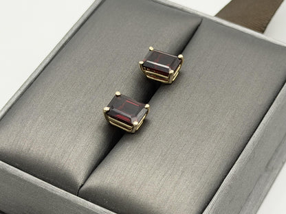 Vintage 10K Yellow Gold Garnet Stud Earrings.Emerald-Cut Red Garnets.