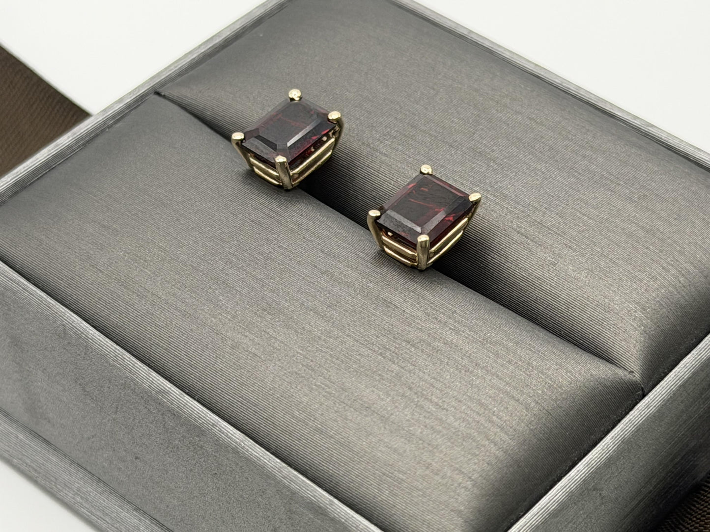 Vintage 10K Yellow Gold Garnet Stud Earrings.Emerald-Cut Red Garnets.