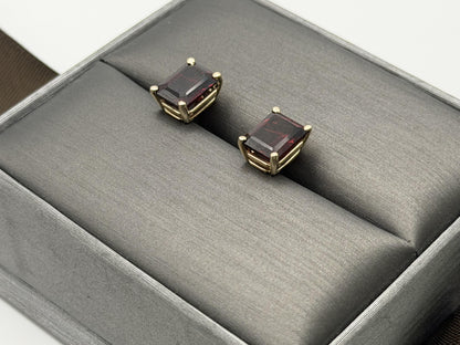 Vintage 10K Yellow Gold Garnet Stud Earrings.Emerald-Cut Red Garnets.