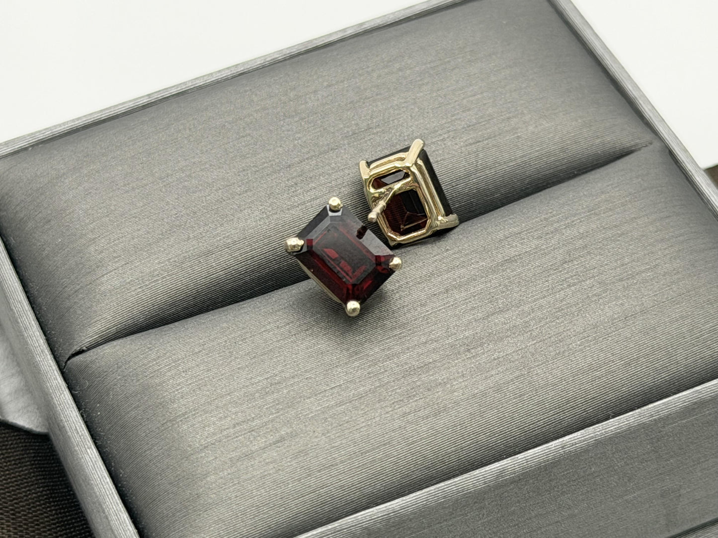 Vintage 10K Yellow Gold Garnet Stud Earrings.Emerald-Cut Red Garnets.