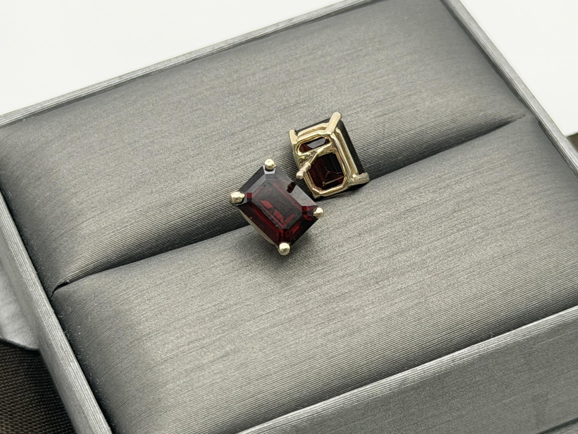 Vintage 10K Yellow Gold Garnet Stud Earrings.Emerald-Cut Red Garnets.