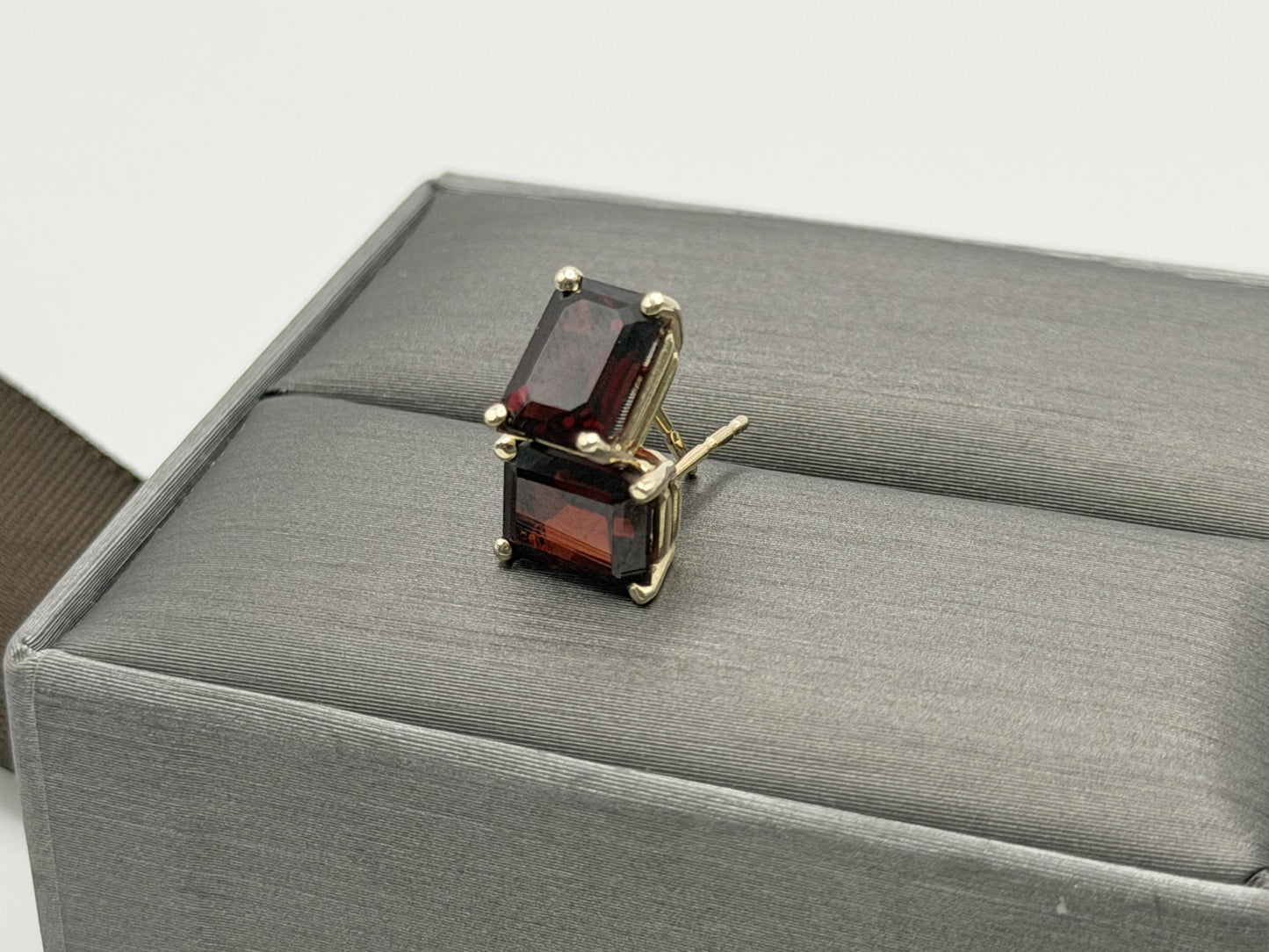 Vintage 10K Yellow Gold Garnet Stud Earrings.Emerald-Cut Red Garnets.