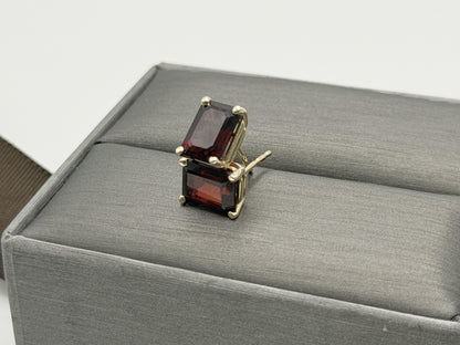 Vintage 10K Yellow Gold Garnet Stud Earrings.Emerald-Cut Red Garnets.