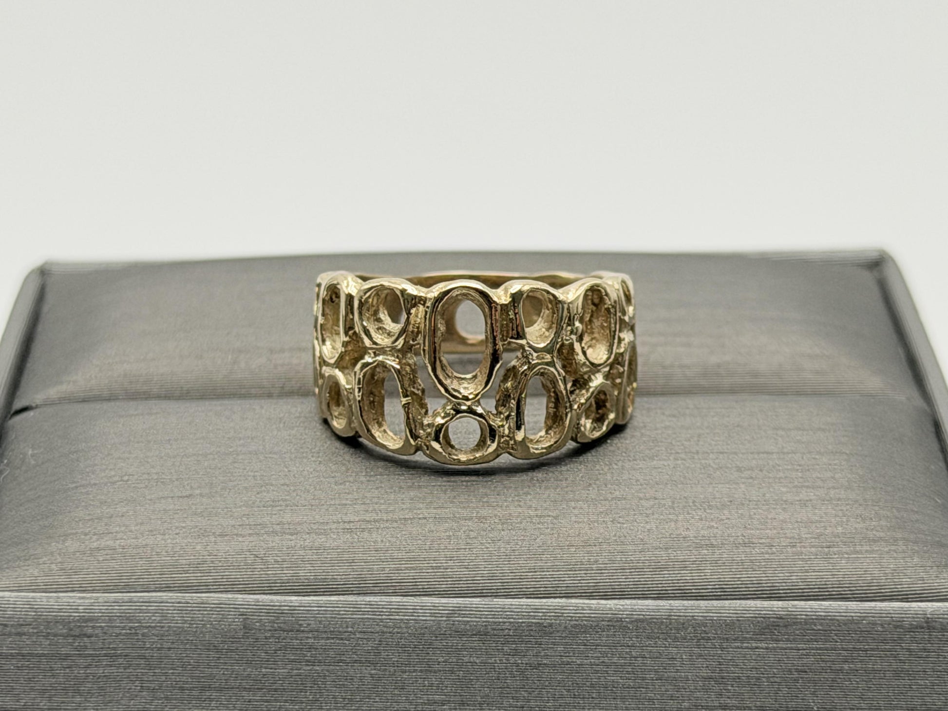Vintage 18K Yellow Gold Openwork Ring.Wide Organic Circle Band.Statement Ring.