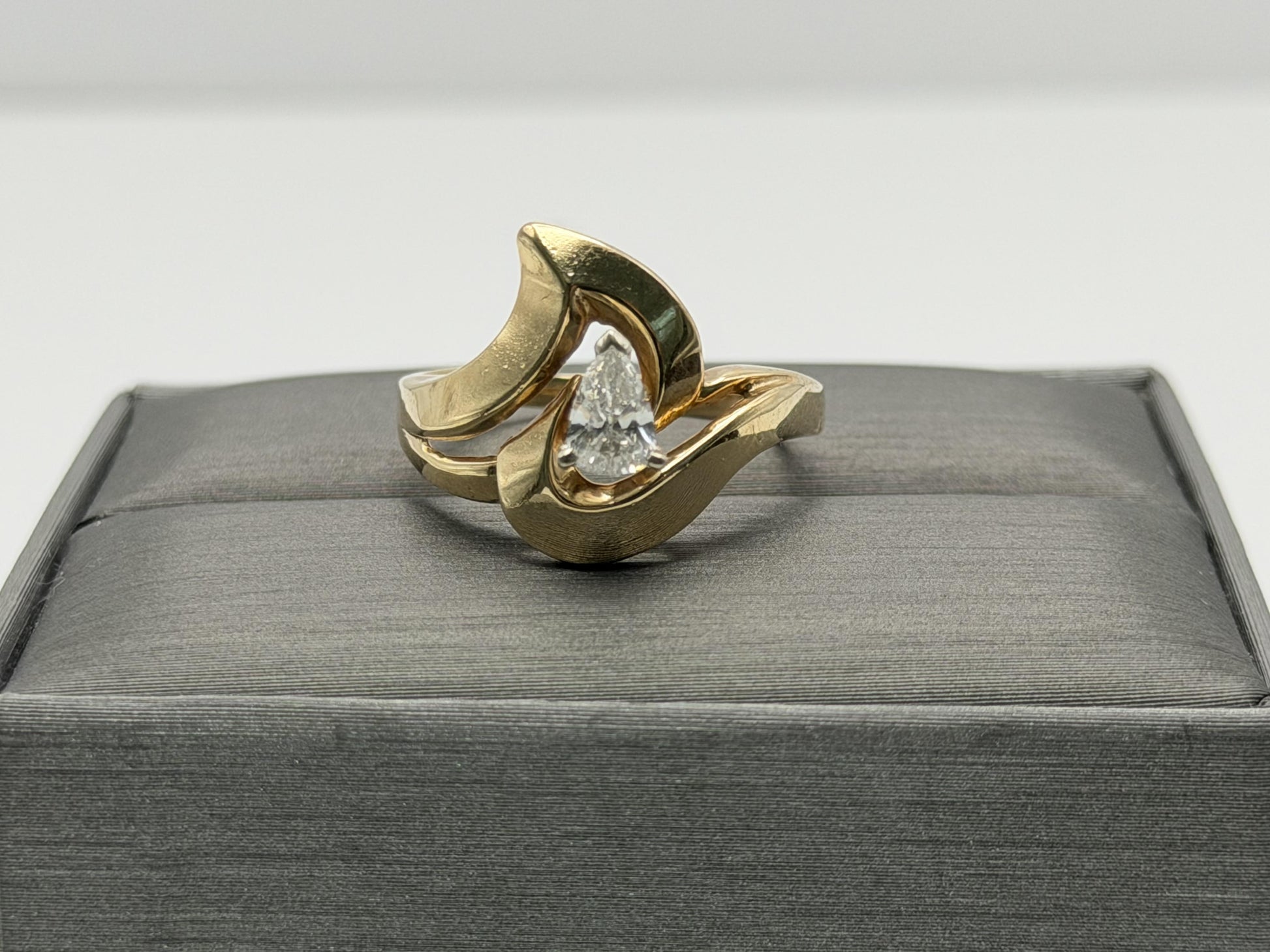 14K Yellow Gold Pear-Shaped Diamond Ring, Vintage Modernist Swirl Statement Ring