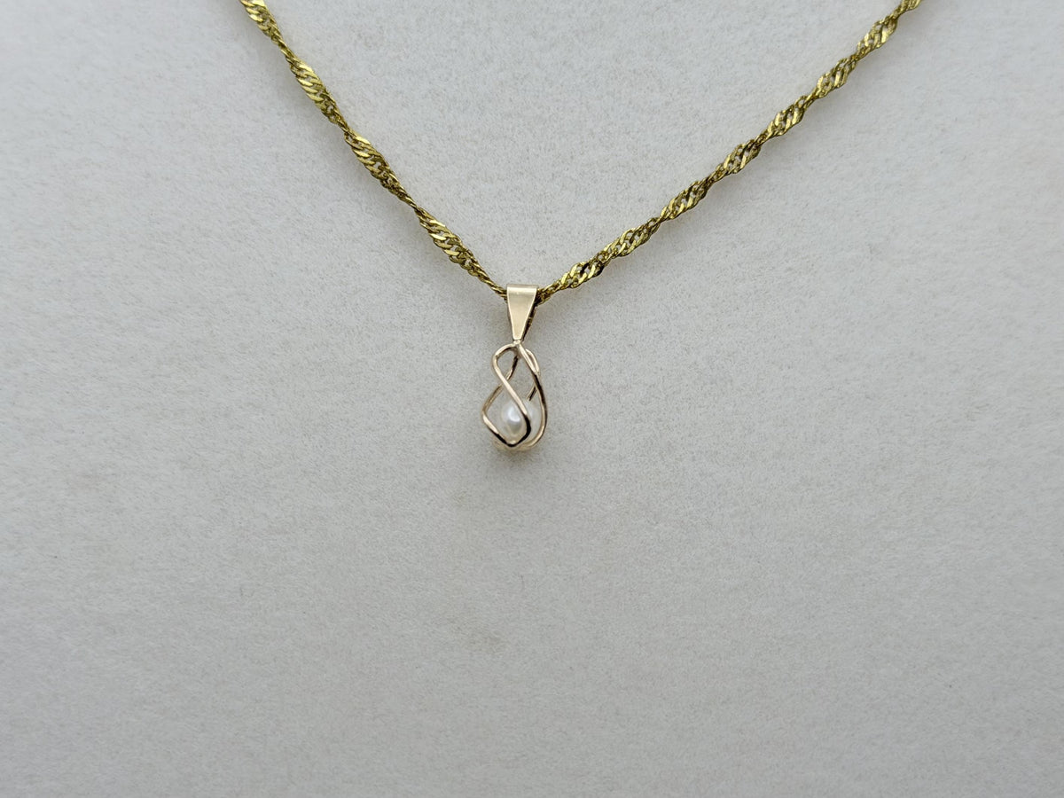 Vintage 14K Yellow Gold Pearl Pendant.Petite Pearl Drop Charm.