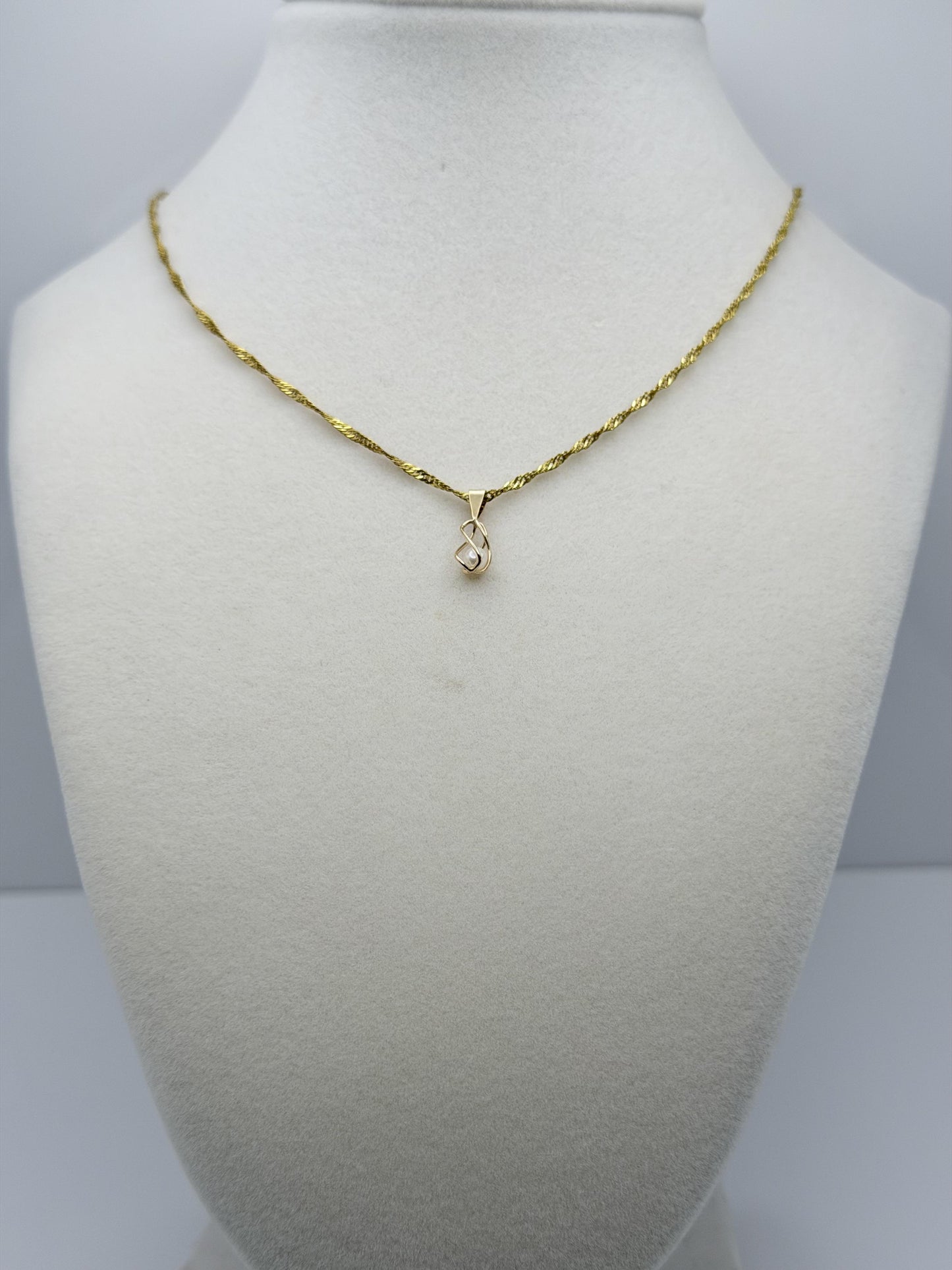 Vintage 14K Yellow Gold Pearl Pendant.Petite Pearl Drop Charm.