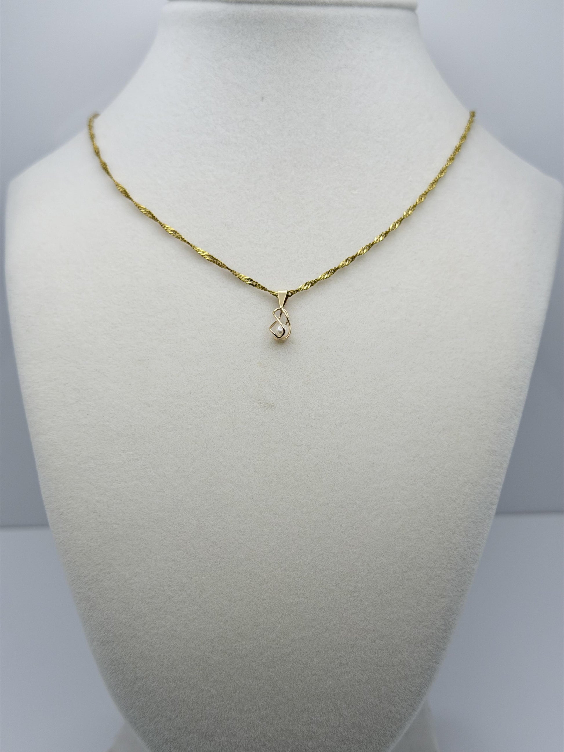 Vintage 14K Yellow Gold Pearl Pendant.Petite Pearl Drop Charm.