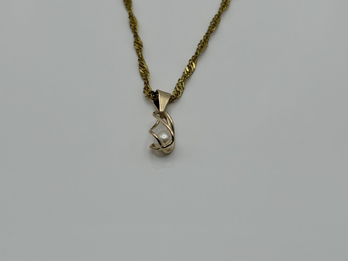 Vintage 14K Yellow Gold Pearl Pendant.Petite Pearl Drop Charm.