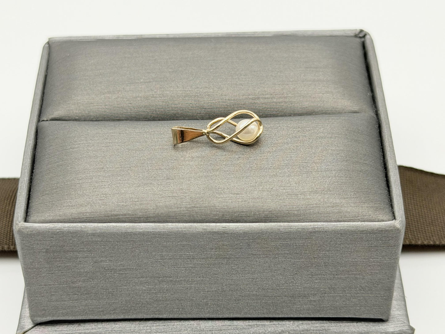 Vintage 14K Yellow Gold Pearl Pendant.Petite Pearl Drop Charm.