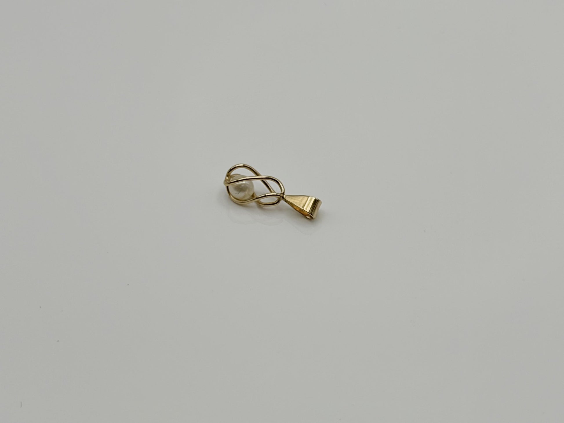 Vintage 14K Yellow Gold Pearl Pendant.Petite Pearl Drop Charm.
