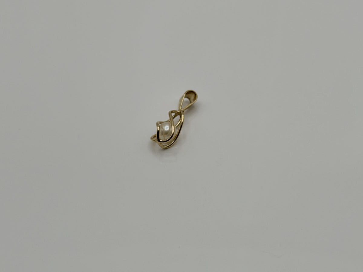 Vintage 14K Yellow Gold Pearl Pendant.Petite Pearl Drop Charm.