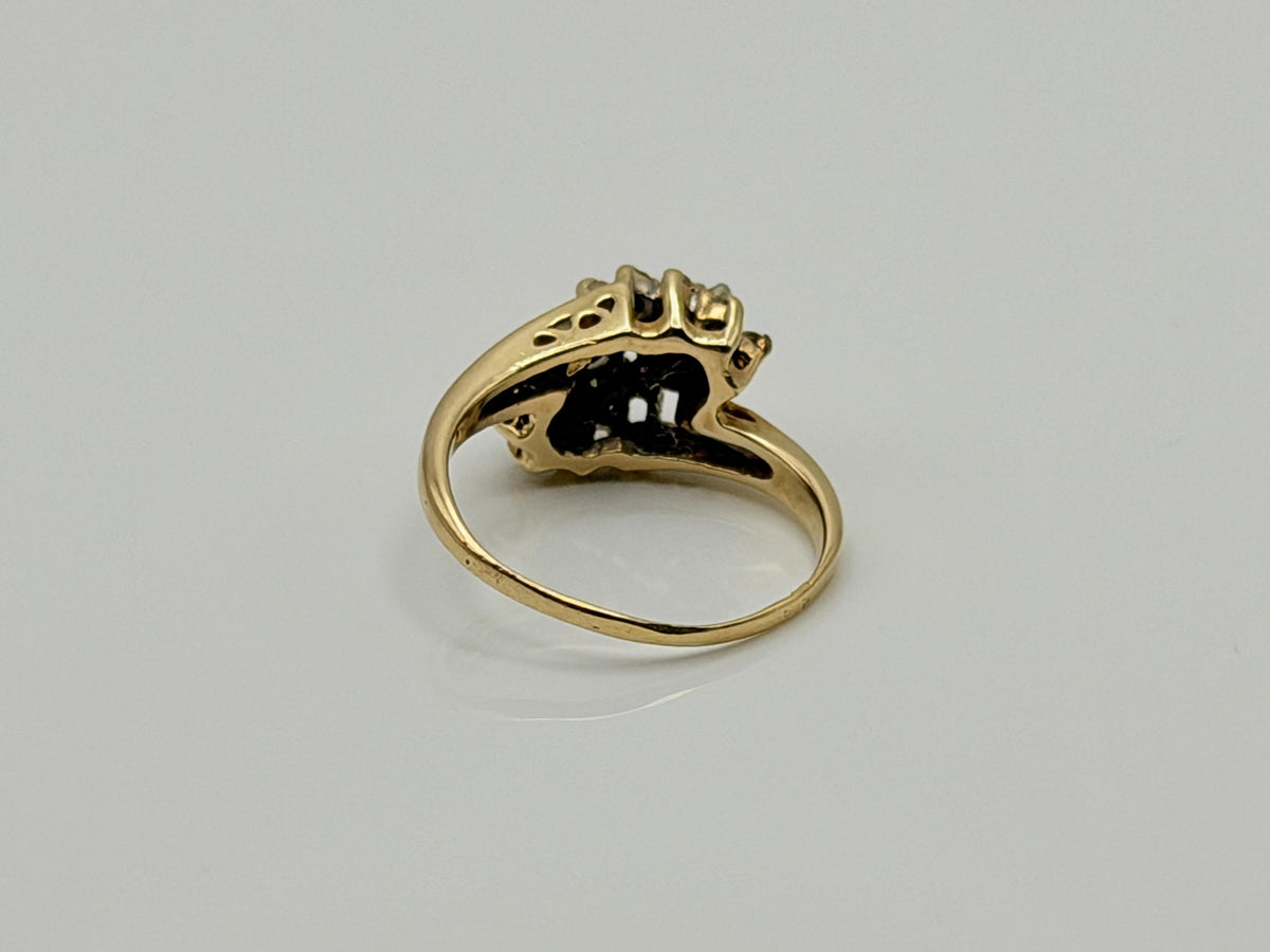 Vintage 14K Yellow Gold 27 Diamond Swirl Cluster Ring. Statement Ring.