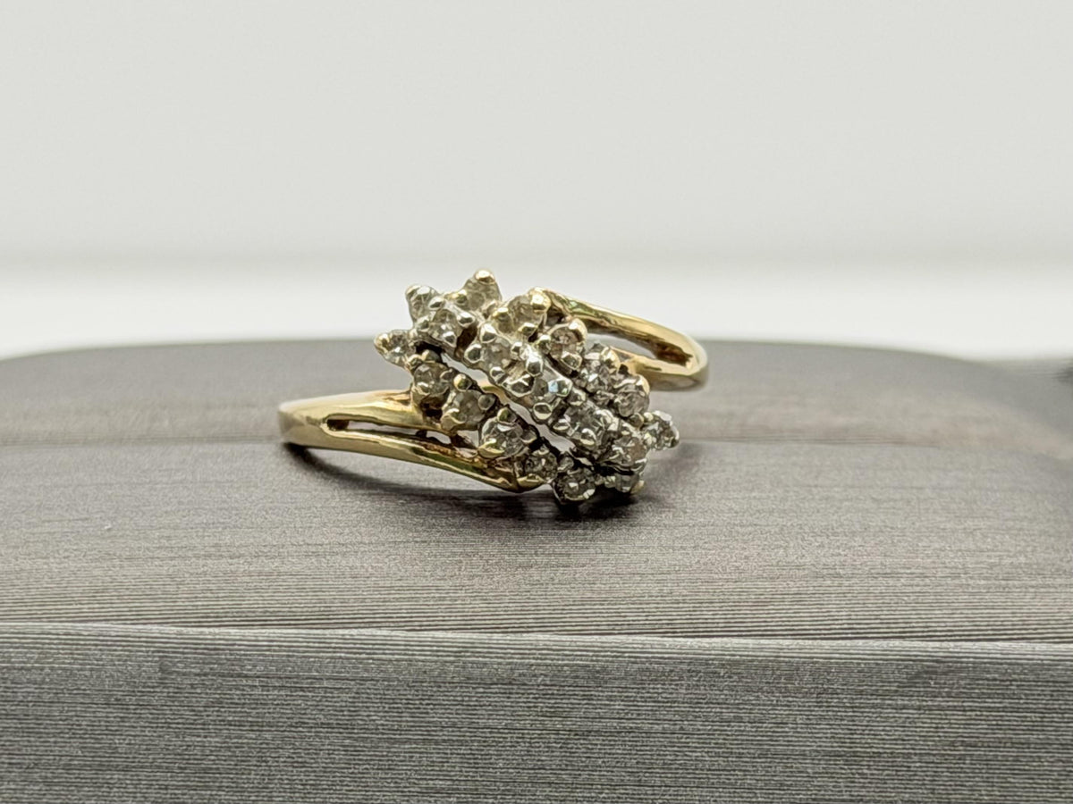 Vintage 14K Yellow Gold 27 Diamond Swirl Cluster Ring. Statement Ring.