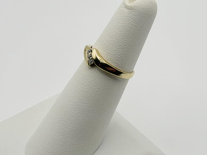 Vintage 10K Yellow Gold Three Diamond Ring.Dainty Crossover Ring.Promise Ring.