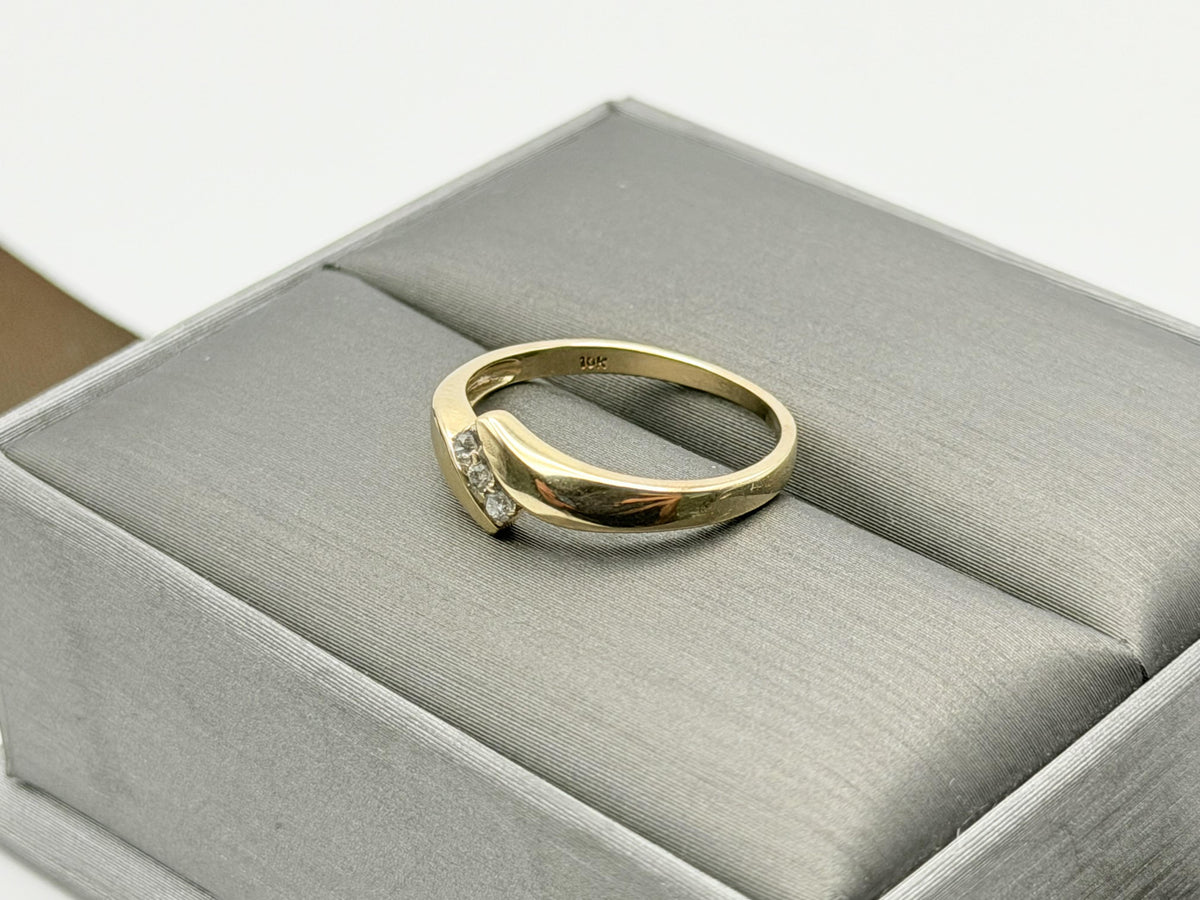 Vintage 10K Yellow Gold Three Diamond Ring.Dainty Crossover Ring.Promise Ring.