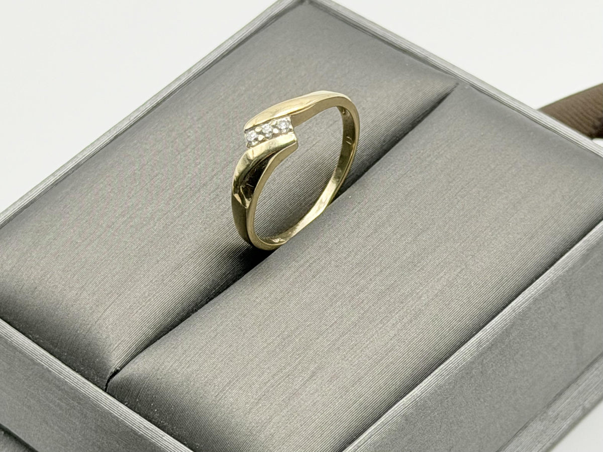 Vintage 10K Yellow Gold Three Diamond Ring.Dainty Crossover Ring.Promise Ring.