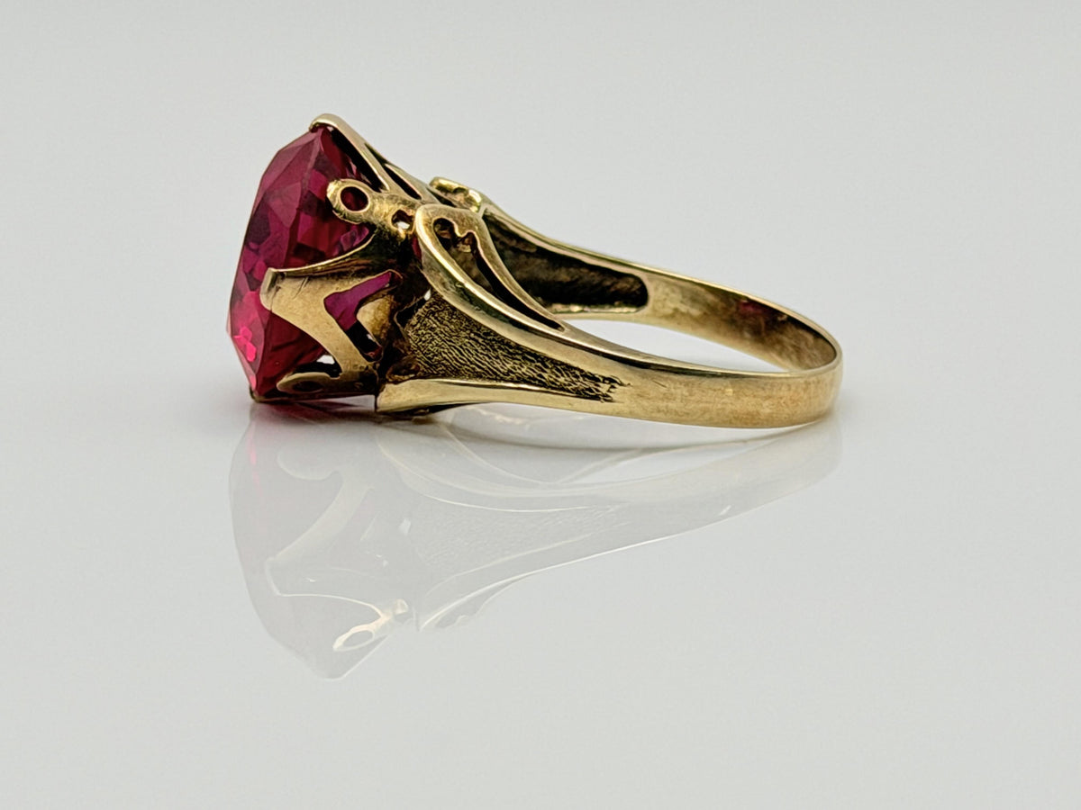 Vintage 10K Yellow Gold Ruby Statement Ring. Cocktail Ring.