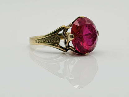 Vintage 10K Yellow Gold Ruby Statement Ring. Cocktail Ring.