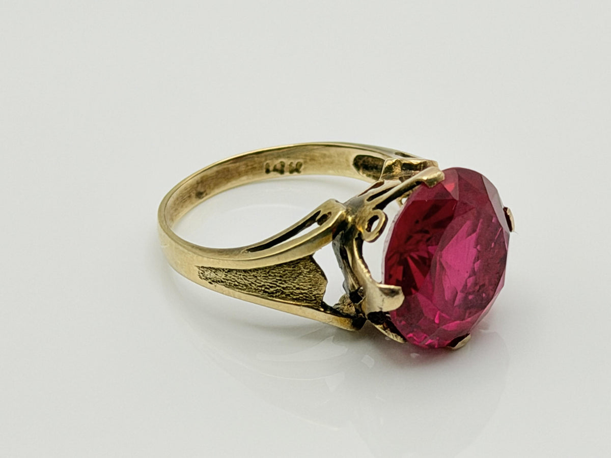 Vintage 10K Yellow Gold Ruby Statement Ring. Cocktail Ring.