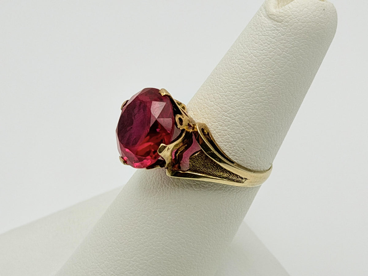 Vintage 10K Yellow Gold Ruby Statement Ring. Cocktail Ring.