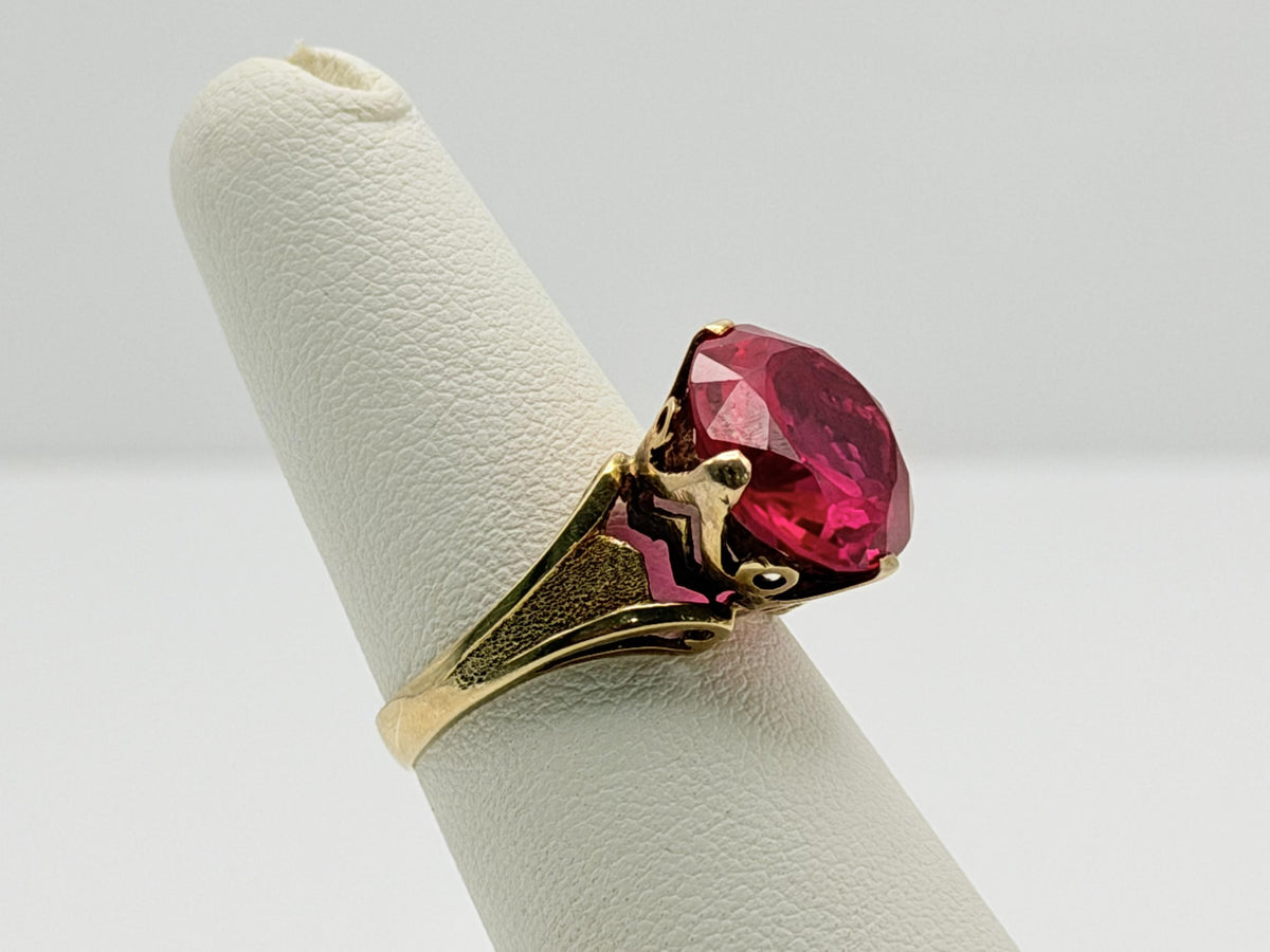 Vintage 10K Yellow Gold Ruby Statement Ring. Cocktail Ring.
