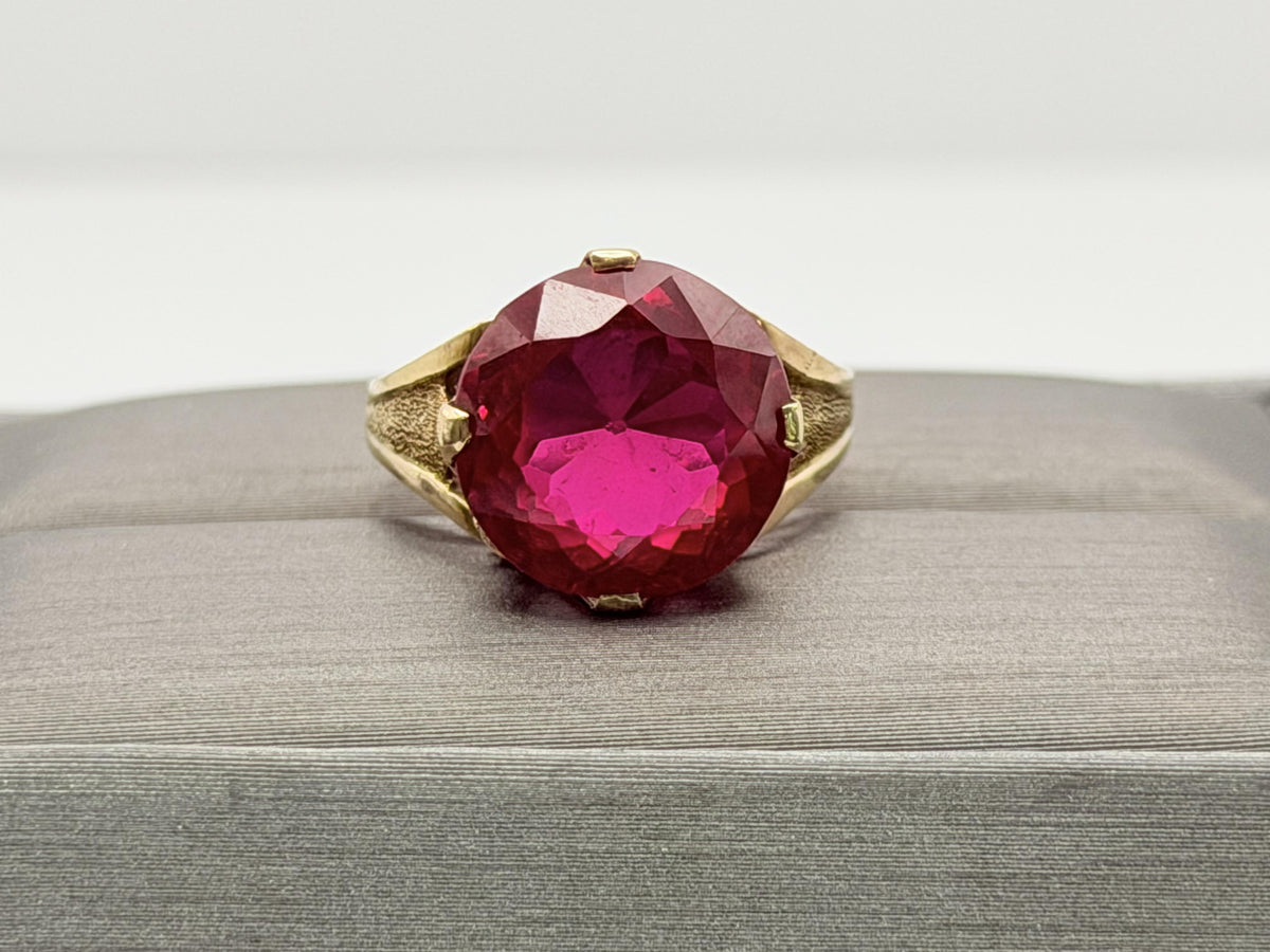 Vintage 10K Yellow Gold Ruby Statement Ring. Cocktail Ring.