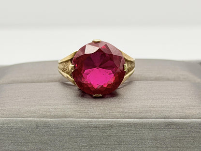 Vintage 10K Yellow Gold Ruby Statement Ring. Cocktail Ring.