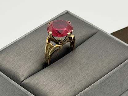 Vintage 10K Yellow Gold Ruby Statement Ring. Cocktail Ring.