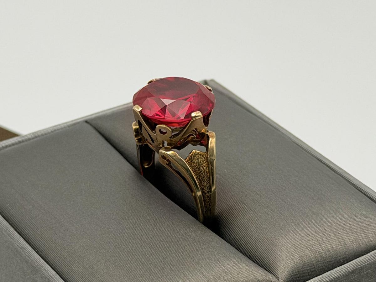 Vintage 10K Yellow Gold Ruby Statement Ring. Cocktail Ring.